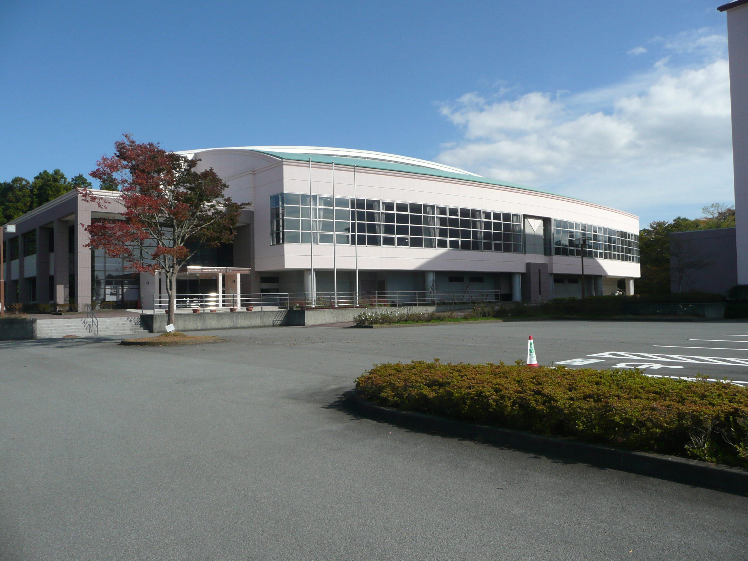 小山町総合体育館の写真1