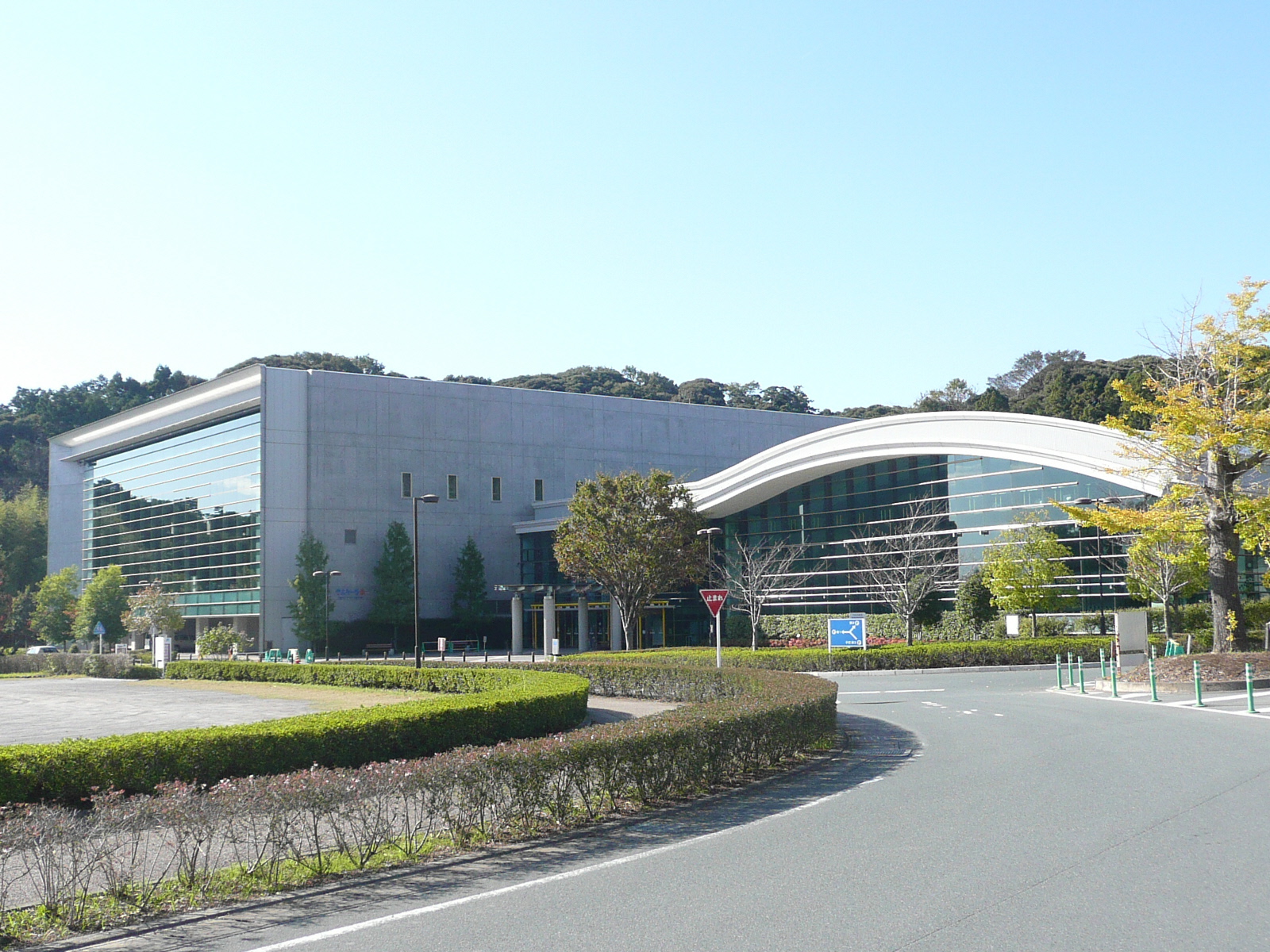 東遠カルチャーパーク総合体育館の写真1